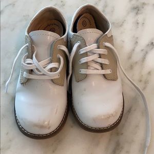 Tan saddle footmates